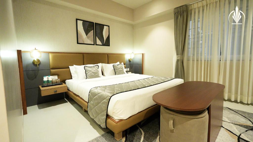 Postel nebo postele na pokoji v ubytování SIVANTA by BOMBAY GROUP OF HOTELS NAGPUR