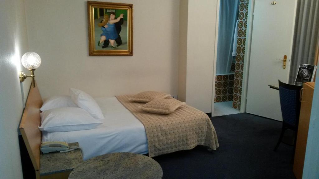 Postel nebo postele na pokoji v ubytování Hotel Century