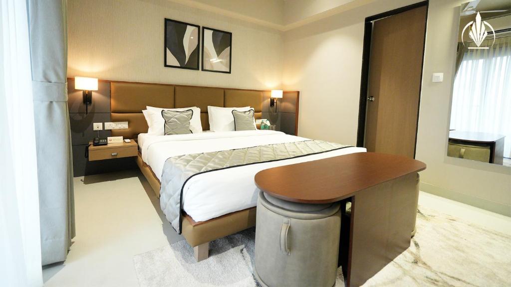 Postel nebo postele na pokoji v ubytování SIVANTA by BOMBAY GROUP OF HOTELS NAGPUR