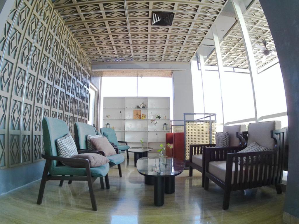 Posezení v ubytování Luminor Hotel Jambi Kebun Jeruk By WH