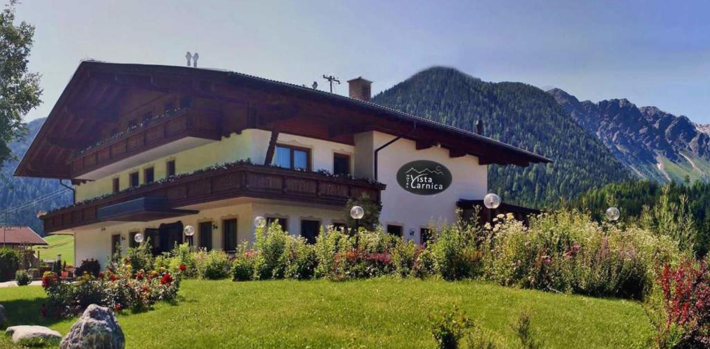 Nespecifikovaný výhled na hory nebo výhled na hory při pohledu z hotelu