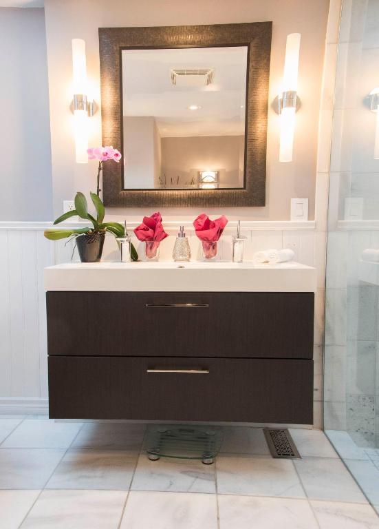 Downtown Luxury Victorian Retreat photo