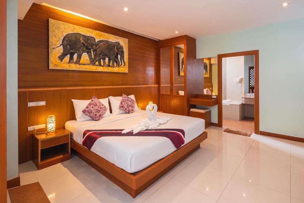 Sun Shine Patong - Deluxe Triple Room