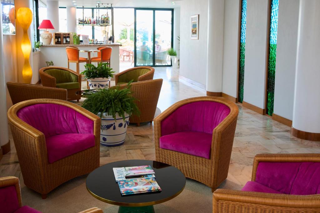 Posezení v ubytování Ruhl Beach Hotel & Suites