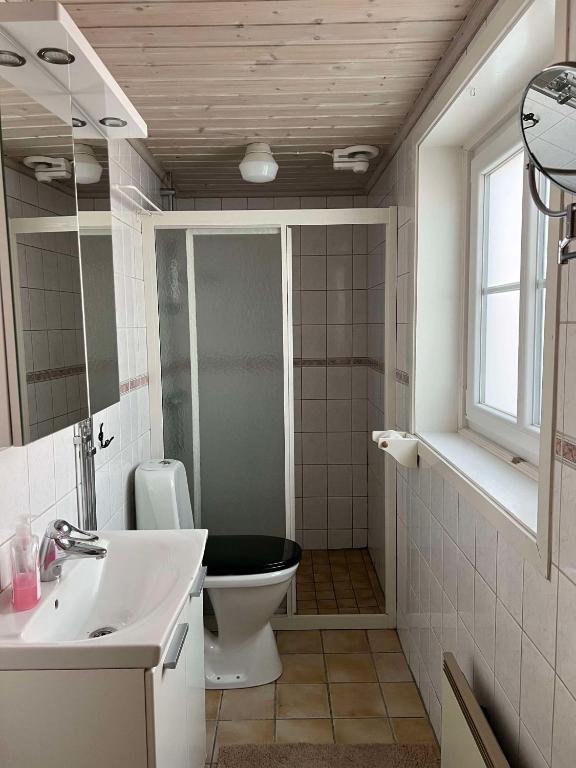Koupelna v ubytování Strandvägen 6B Stig