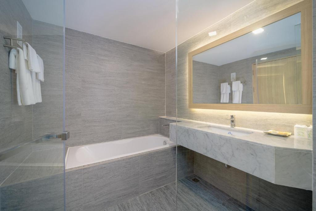 Koupelna v ubytování Aonang Buri Resort