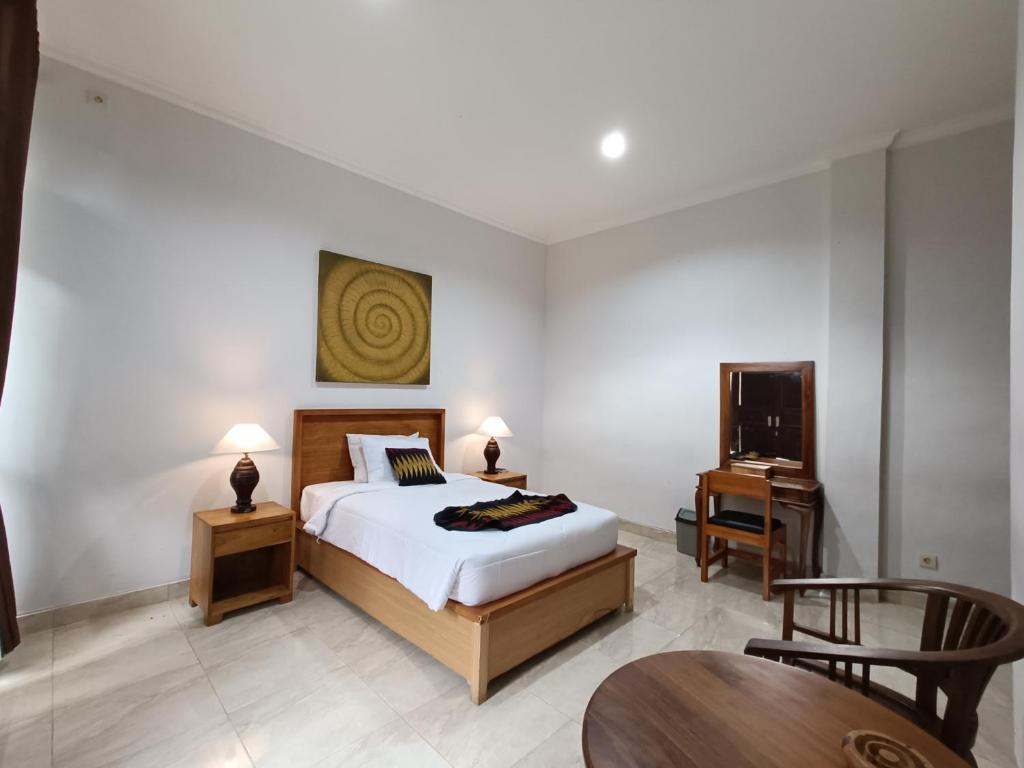 Postel nebo postele na pokoji v ubytování Wisata Bintang Hotel