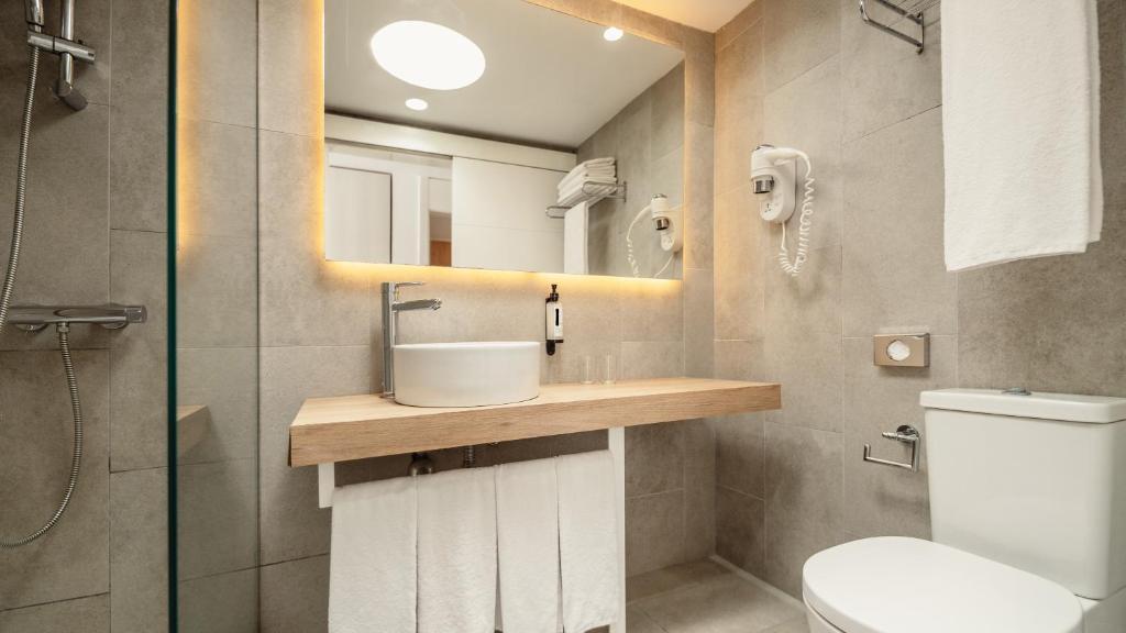 Koupelna v ubytování Labranda Alyssa Suite Hotel