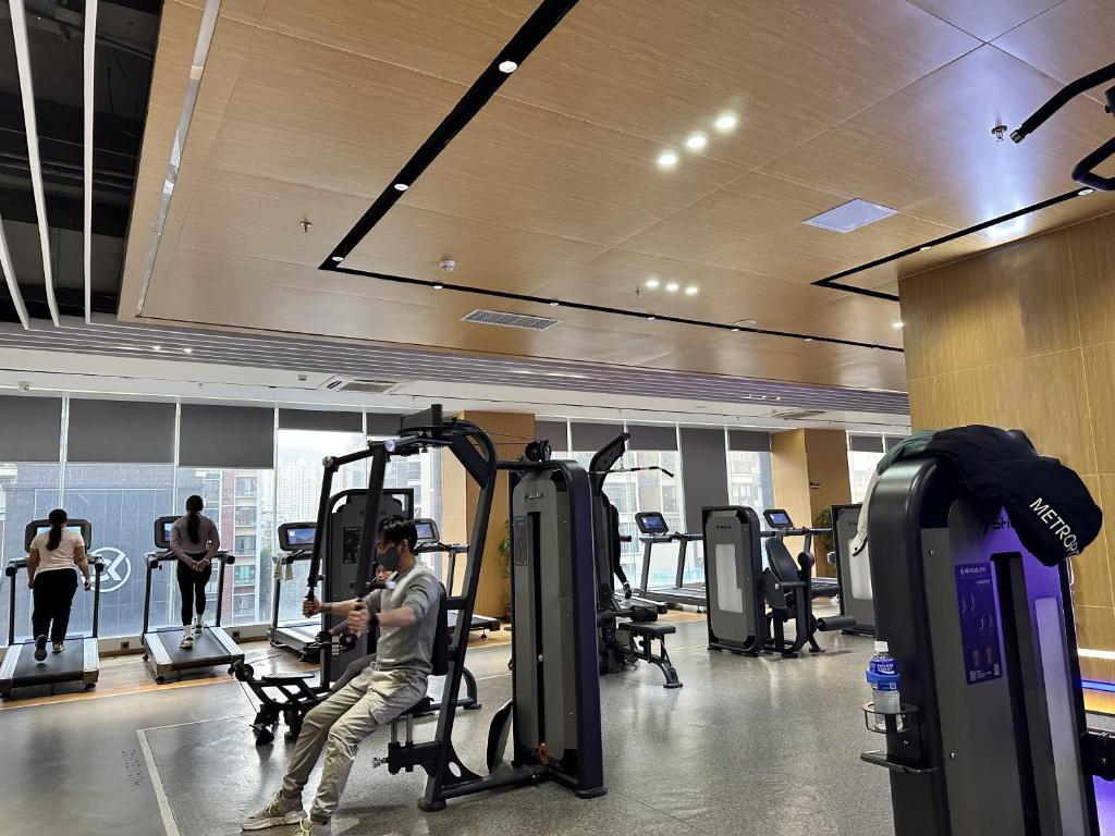 Fitness centrum a/nebo fitness zařízení v ubytování Yu Manju Hotel - Shenzhen Luohu Shuibei International Jewelry Trade Centre, Dongmen Walking Street Branch