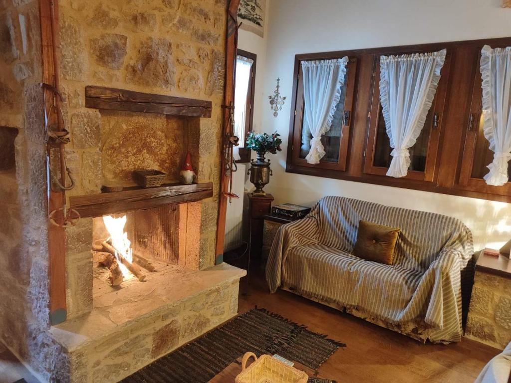 Χώρος καθιστικού στο Elizabeth's house 1