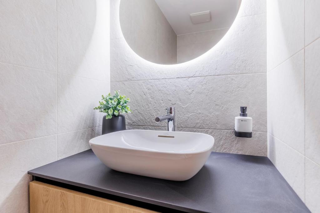 Vista Apartments - 2