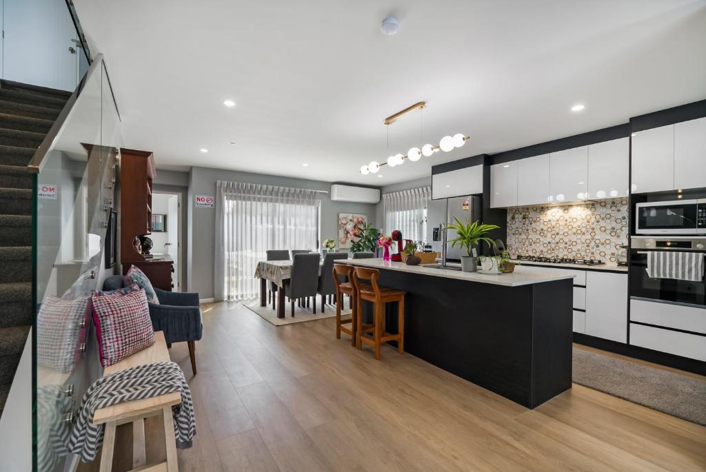 Auckland ONE Tree Hill Coby Suit - Resim 7