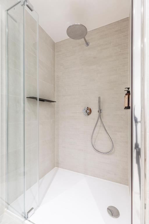 Vista Apartments - 1