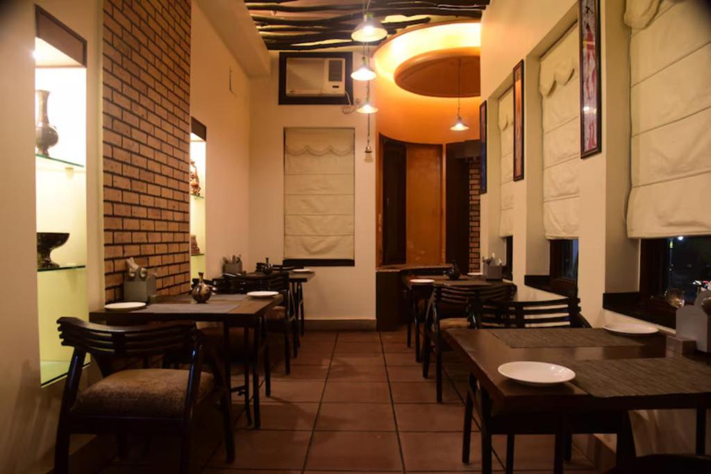 Posezení v ubytování Hotel Cresent - Near Assi Ghat