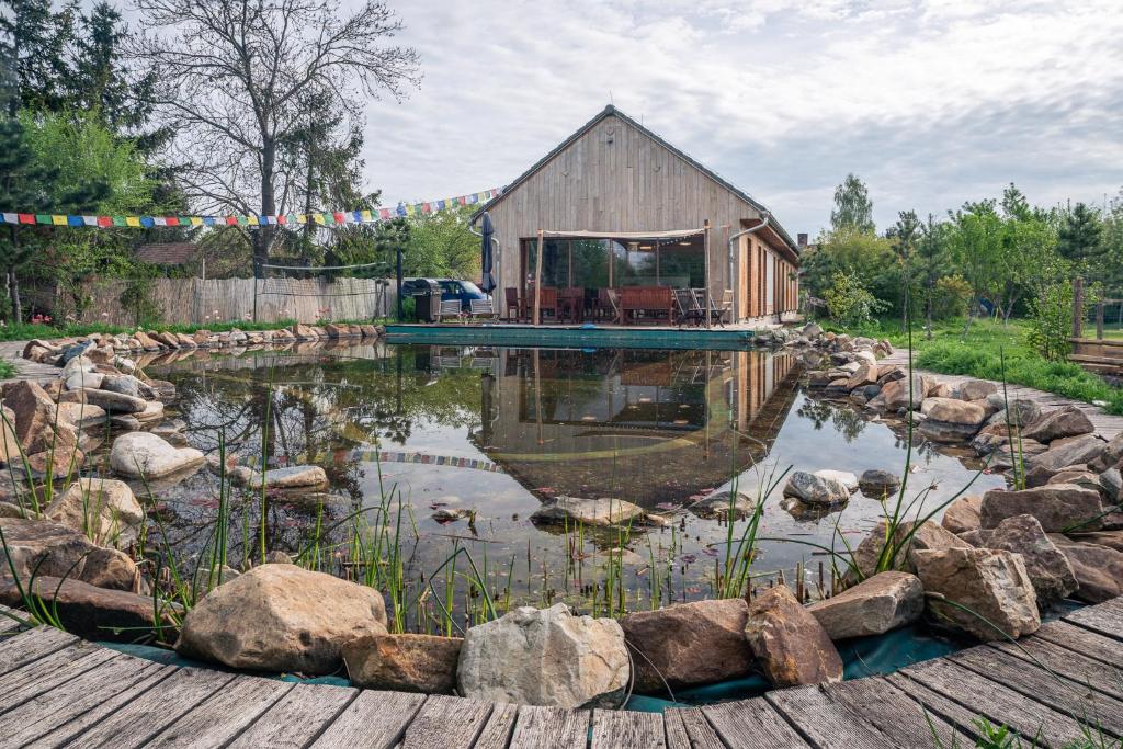 Přírodní dům v duchu velryby v Polabí - Five-Bedroom House
