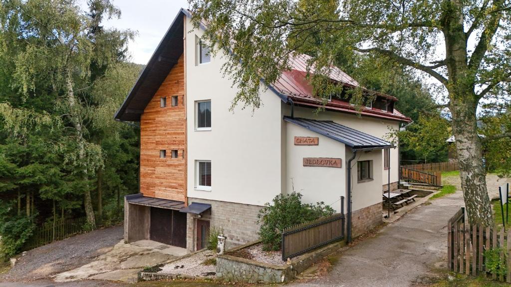 Budova, kde se prázdninový dům nachází