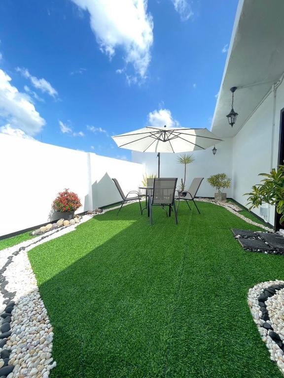 Um jardim em Sleep Walker Poshtel