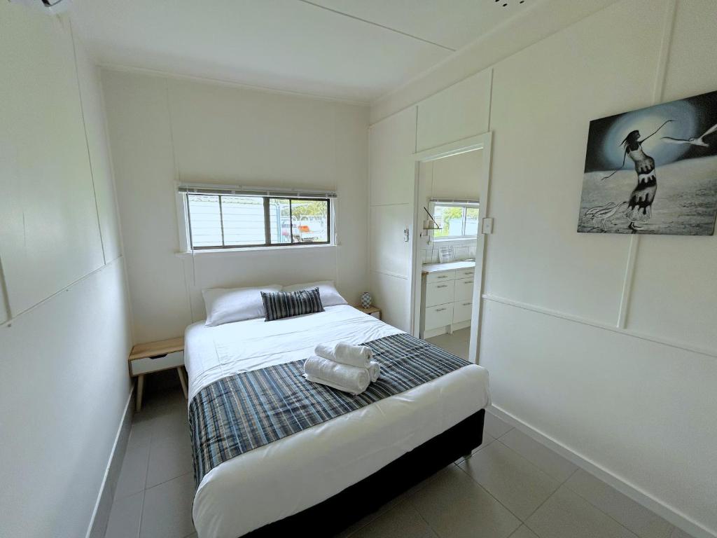 Postel nebo postele na pokoji v ubytování Mandurah Coastal Holiday Park