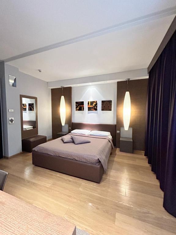 Postel nebo postele na pokoji v ubytování Hotel Michelangelo