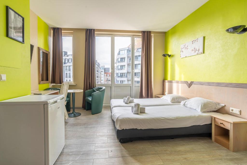 Postel nebo postele na pokoji v ubytování Sleep & Go Blankenberge
