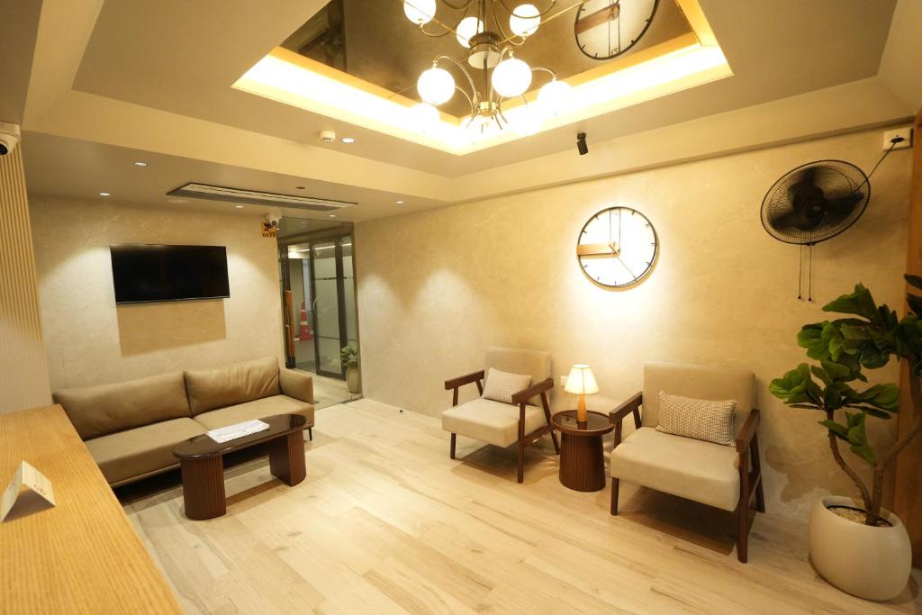 TV a/nebo společenská místnost v ubytování SIVANTA by BOMBAY GROUP OF HOTELS NAGPUR