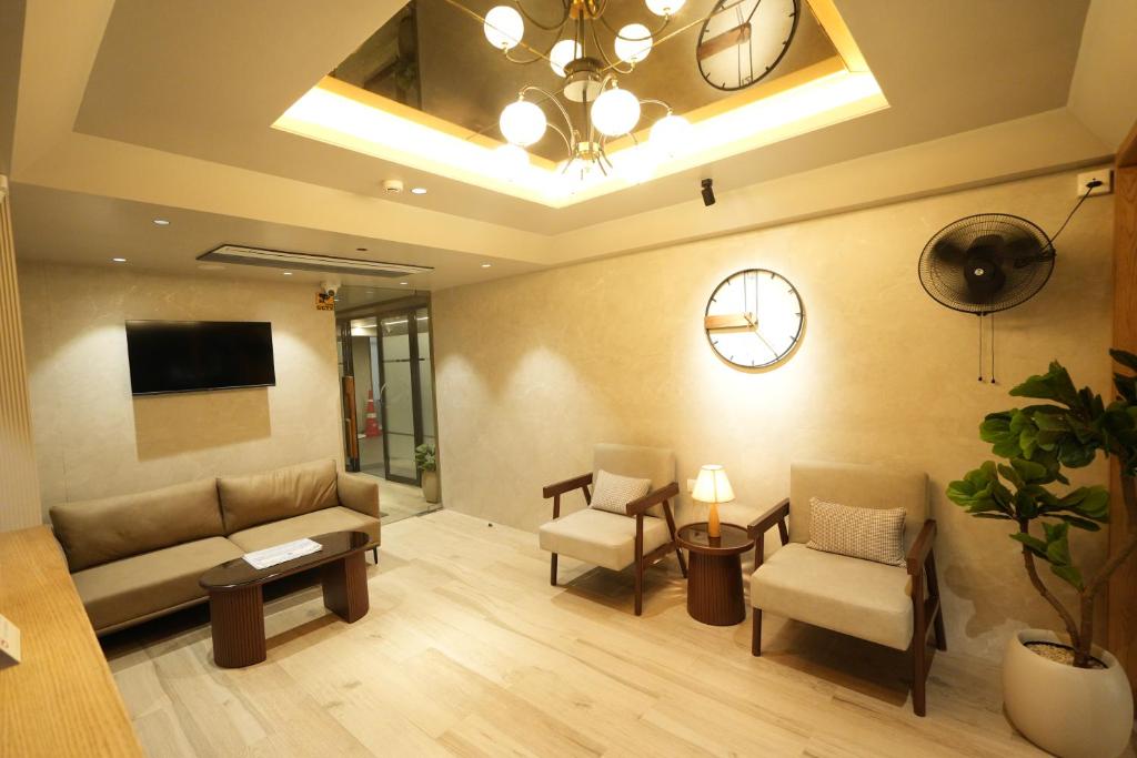 TV a/nebo společenská místnost v ubytování SIVANTA by BOMBAY GROUP OF HOTELS NAGPUR