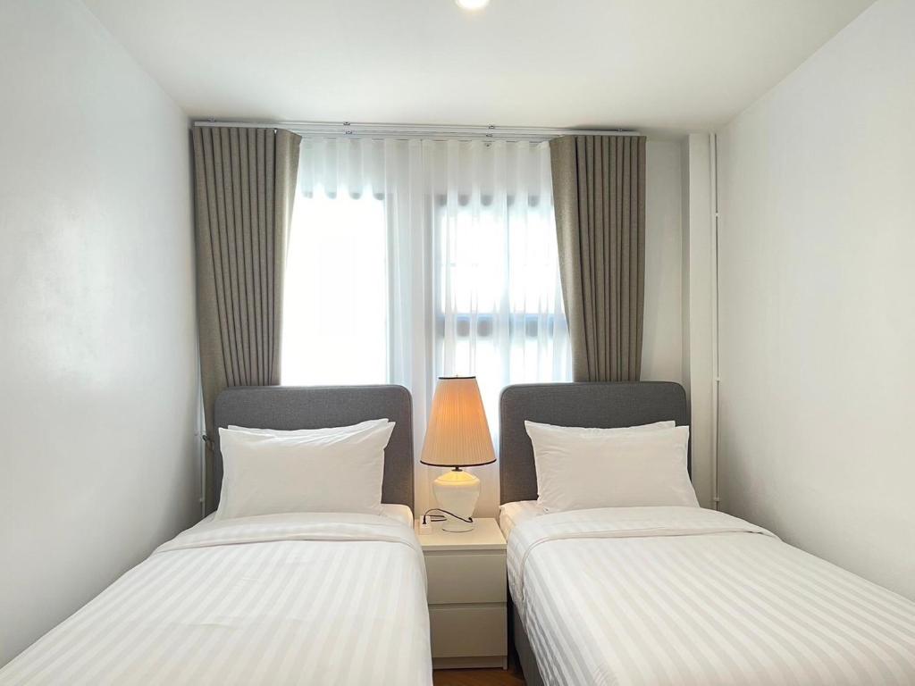 Cama ou camas em um quarto em Sleep Walker Poshtel