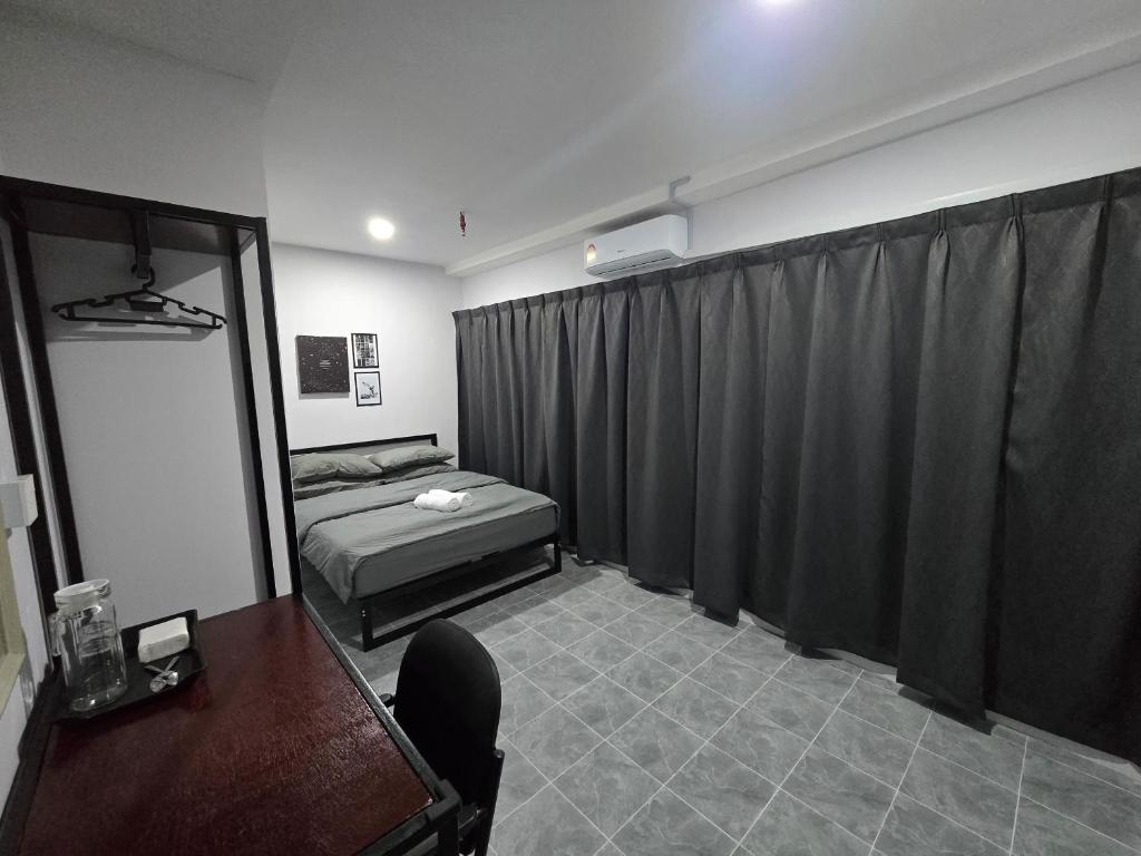Postel nebo postele na pokoji v ubytování Dazzle Home Aeropod
