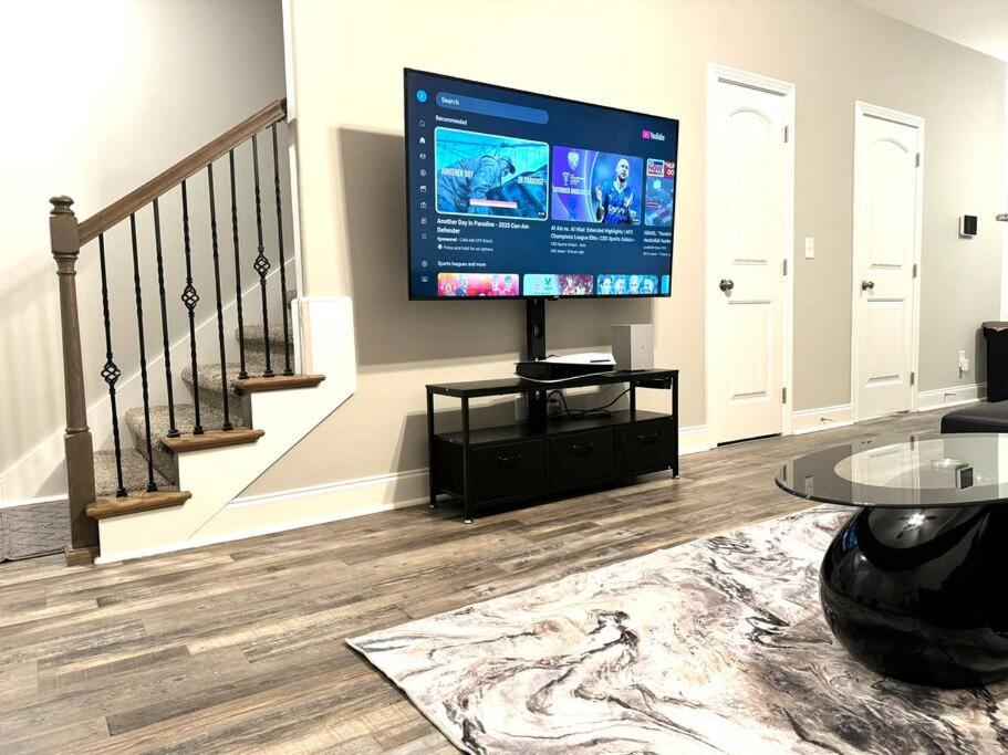 Μια τηλεόραση ή/και κέντρο ψυχαγωγίας στο Spotless phase1