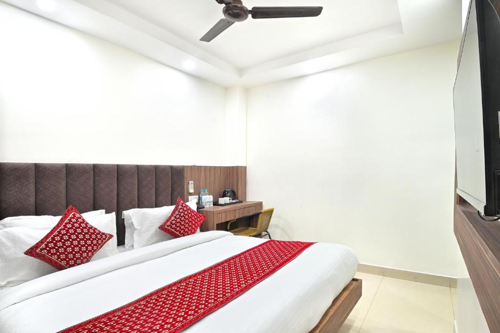 Giường trong phòng chung tại Urban Home Stay - Delhi, Paharganj