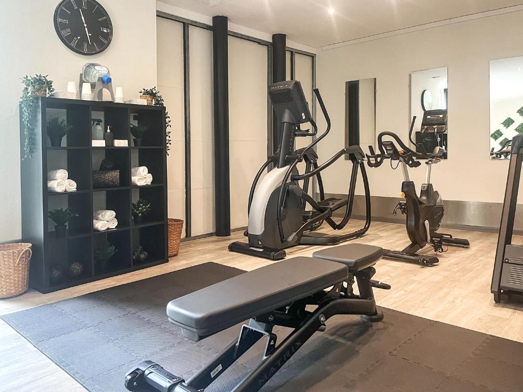 Fitness centrum a/nebo fitness zařízení v ubytování DORMERO Hotel Bargenturm Lüneburg