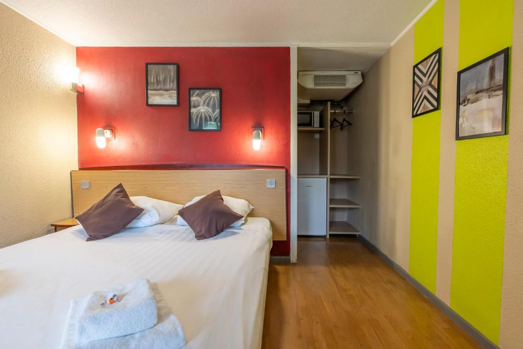 Postel nebo postele na pokoji v ubytování Sleep & Go Brugge