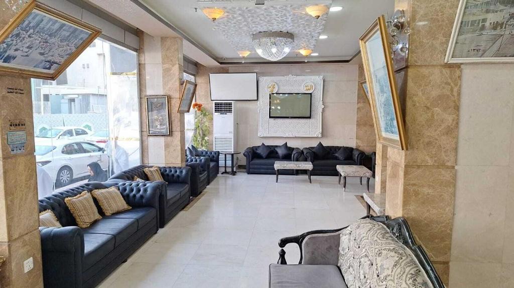 a large living room with couches and a tv at Al Tawfik Plaza in Makkah