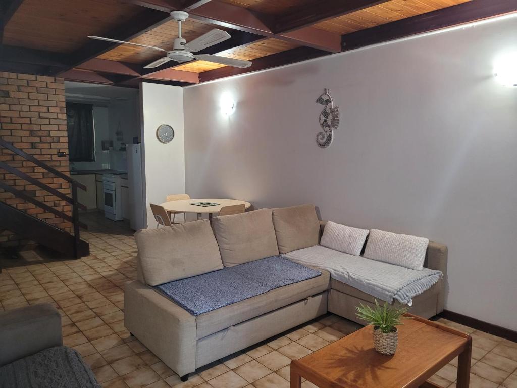 Posezení v ubytování Kalbarri Reef Villa 9