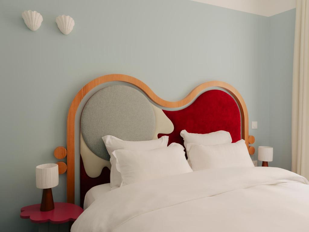 Postel nebo postele na pokoji v ubytování Edgar Suites Cannes - Rue d'Antibes