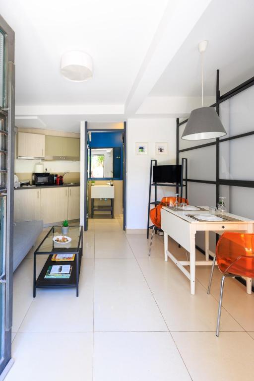 AIOLOS glyfada centre apartment 3