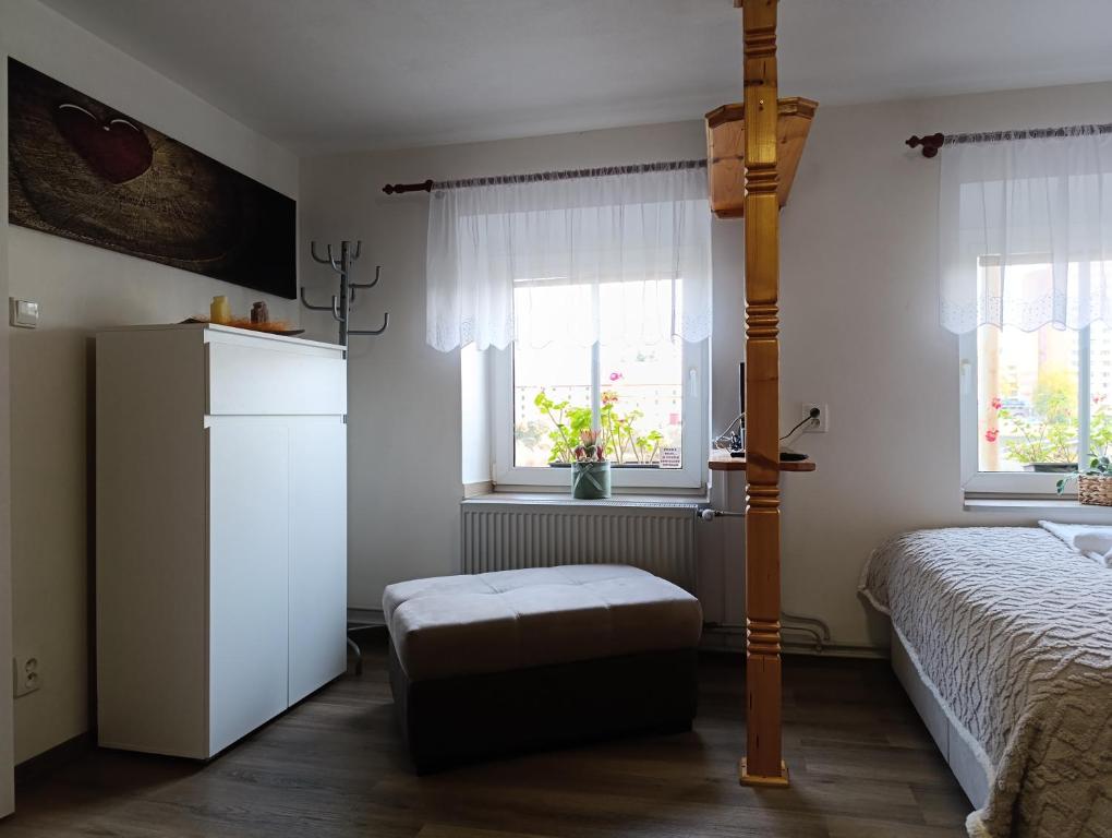 Postel nebo postele na pokoji v ubytování U Bocmana s výhledem na zámek a Labe