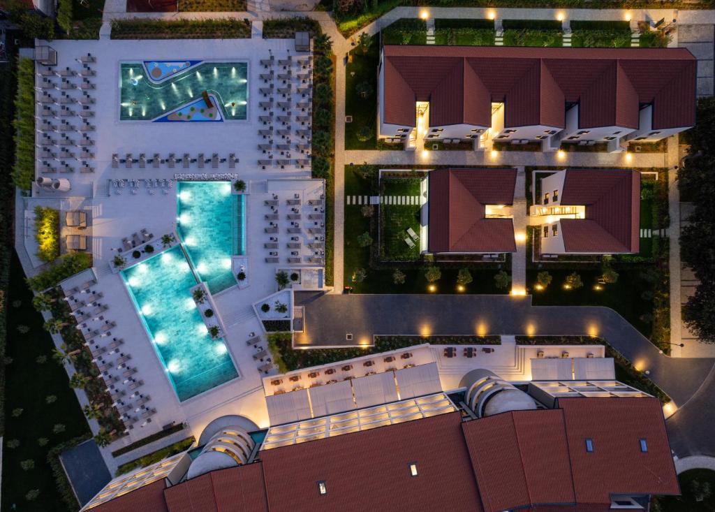 Bazén v ubytování Molum Hotel & Residences nebo v jeho okolí