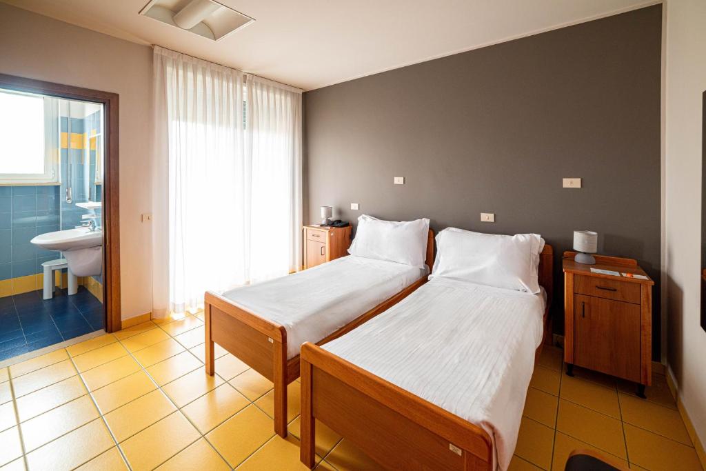 Postel nebo postele na pokoji v ubytování Phi Hotel Homy Druento