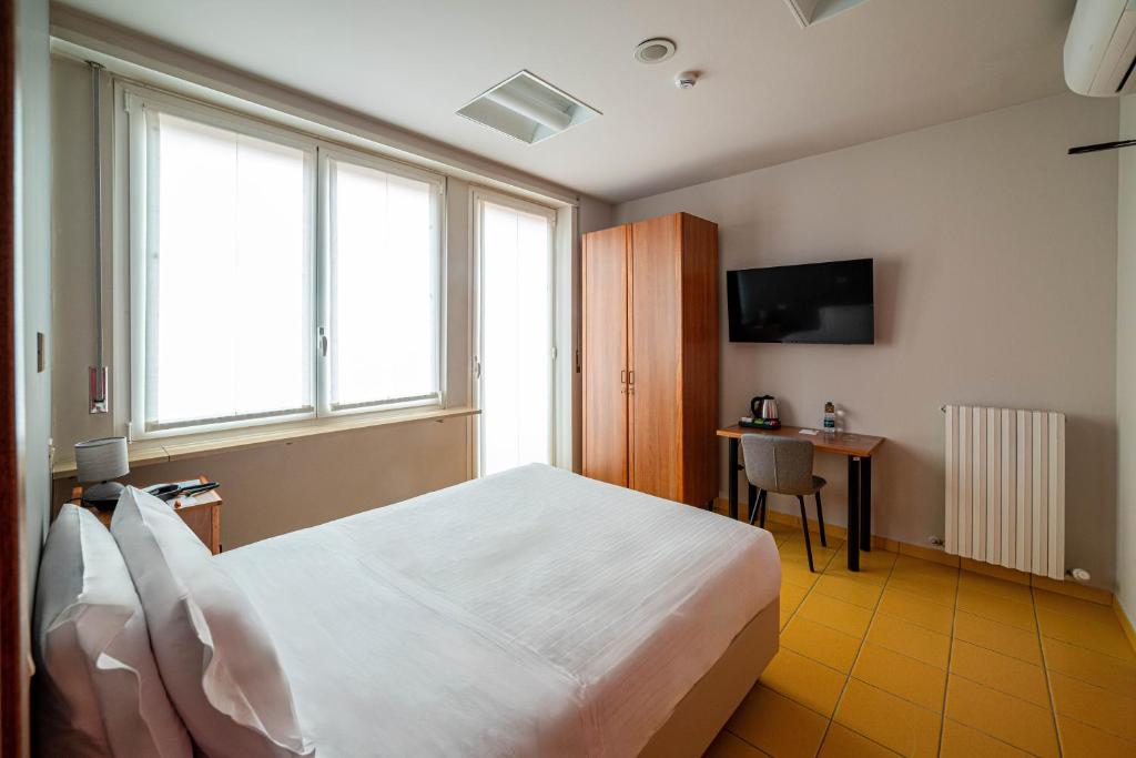 Postel nebo postele na pokoji v ubytování Phi Hotel Homy Druento