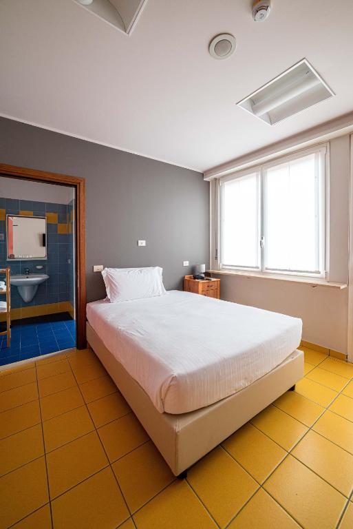 Postel nebo postele na pokoji v ubytování Phi Hotel Homy Druento