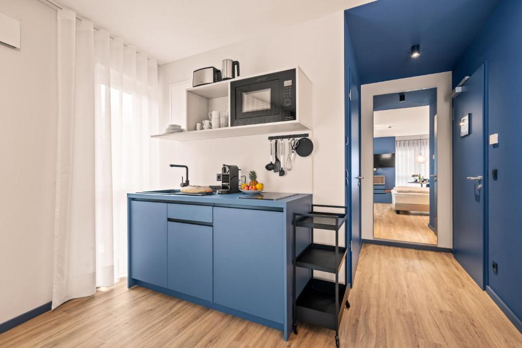 Motel42-Temporary Living - 18