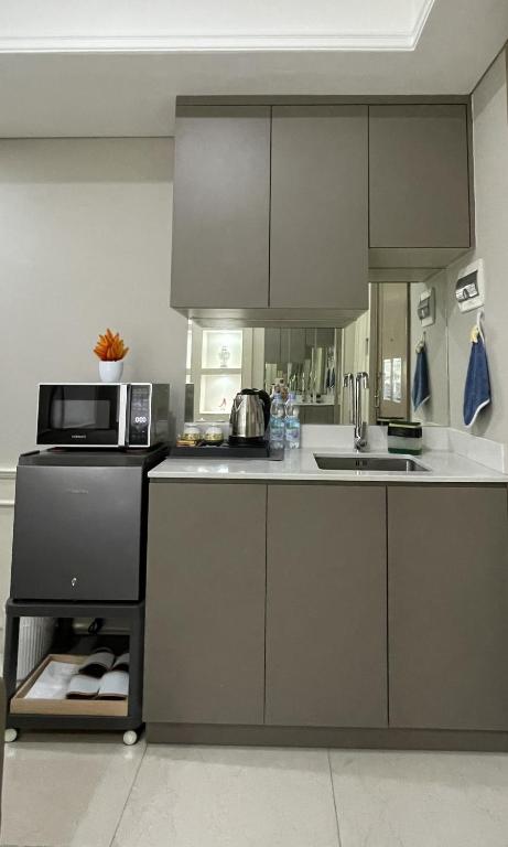 Studio Sea View Apartment at Gold Coast PIK by MYsweethome - 16