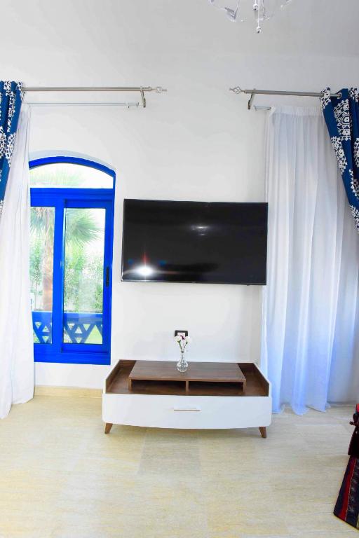 TV a/nebo společenská místnost v ubytování Luxury Villa with pool in Hurghada