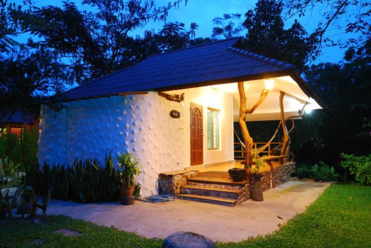 Lunda Orchid Resort - 豪华三重房间