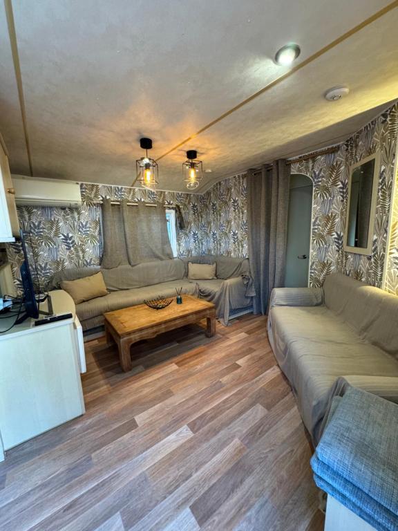 Posezení v ubytování Chez Flo Charmant mobile-home H89