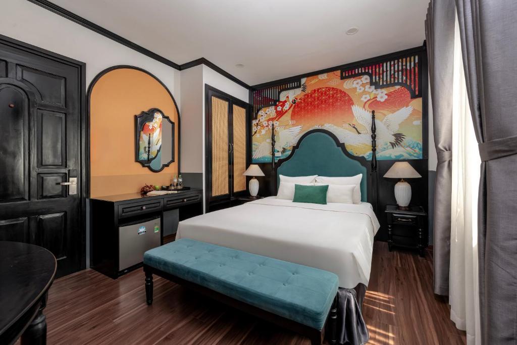 Postel nebo postele na pokoji v ubytování Hanoi Elpis Hotel & Spa
