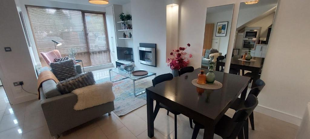 Elegantly Refurbed 2BD in Shankill - 3km from Bray, Dublin (updated ...