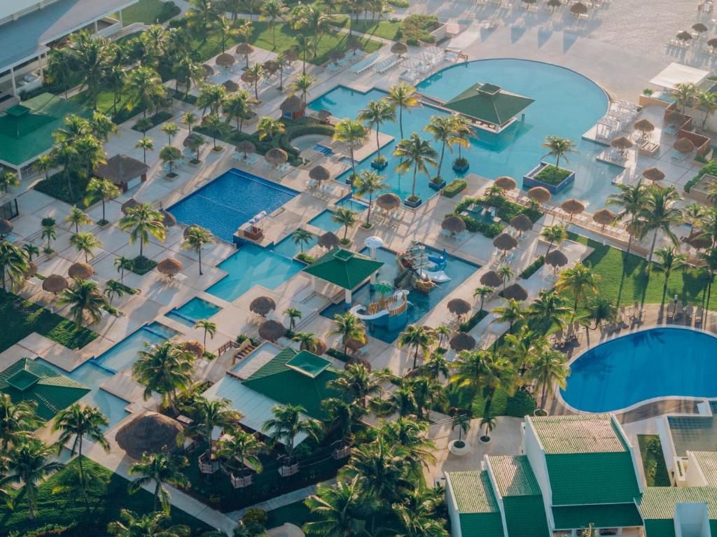 Bazén v ubytování Iberostar Selection Cancún nebo v jeho okolí
