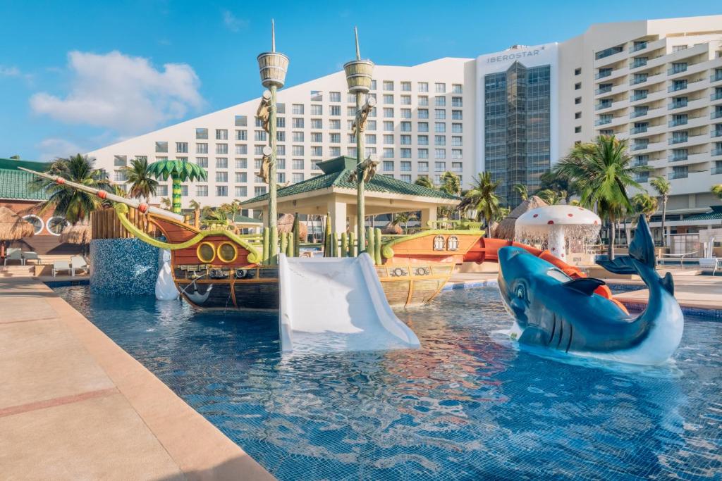 Bazén v ubytování Iberostar Selection Cancún nebo v jeho okolí